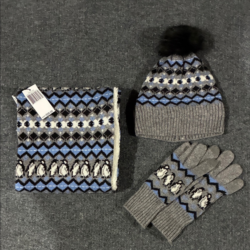 🚚 Ships FREE - Vera Bradley PLAYFUL PENGUINS BLUE Cowl Scarf, Gloves & Hat SET